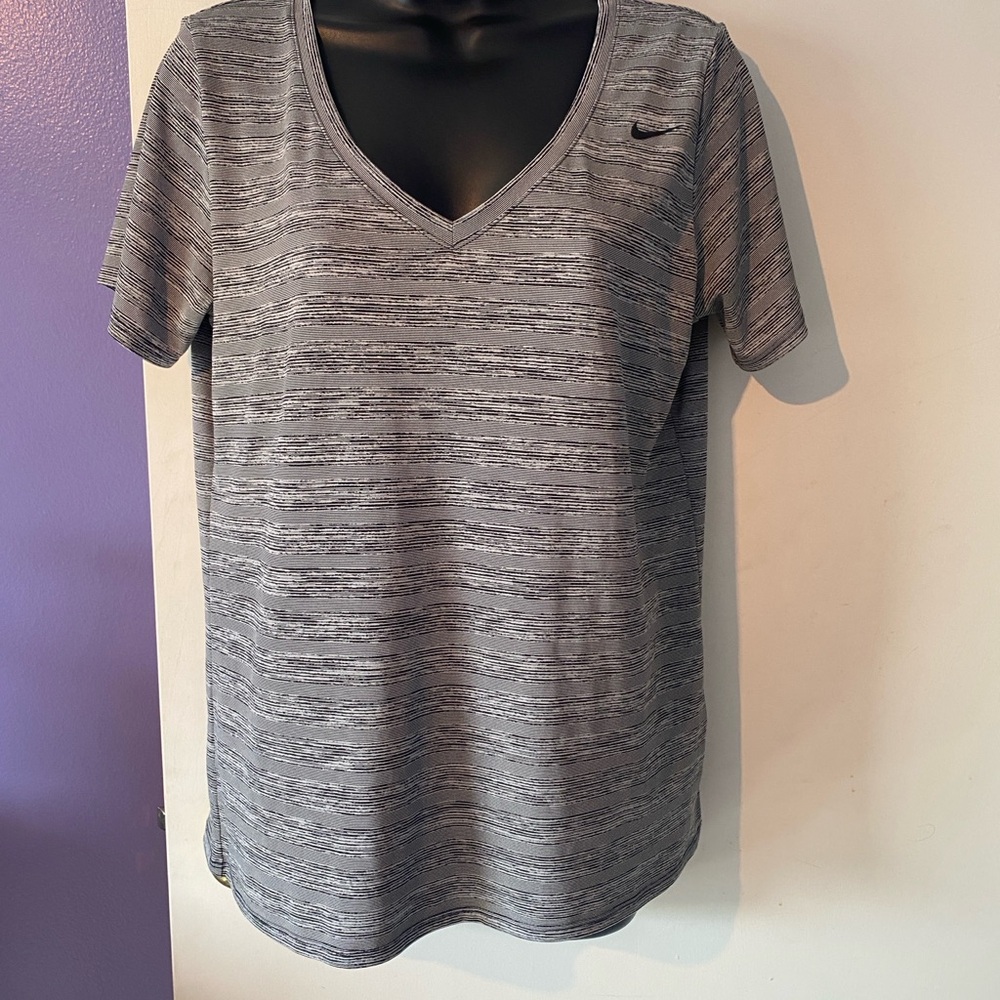 Nike Gray Relaxed Dri-Fit Short Sleeve Tee Size Large